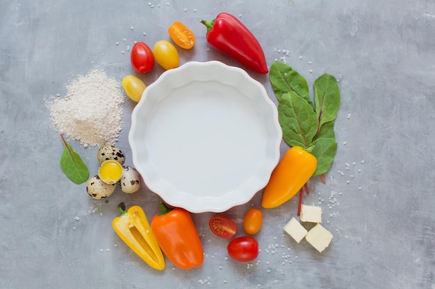 Farfurie colorată cu ingrediente proaspete